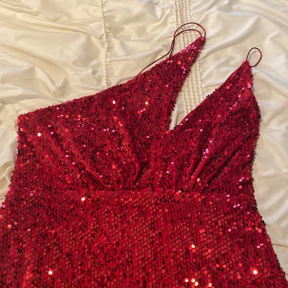 NWT Zara Red Sequin & Velvet One Shoulder Body Con Dress - Picture 2 of 14
